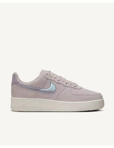 Nike Air Force 1 07 SE...