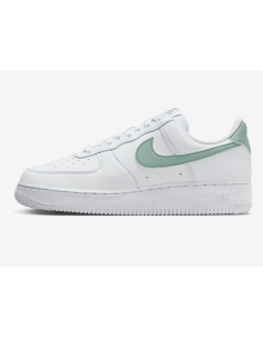 Nike Air Force 1 07 SE...
