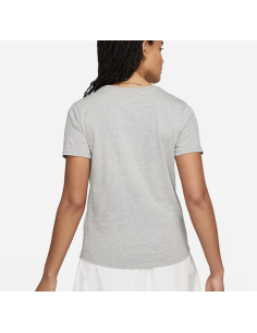 Nike Sportswear Club... 2