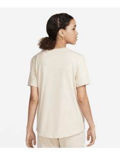 Nike Sportswear Essentials... 2